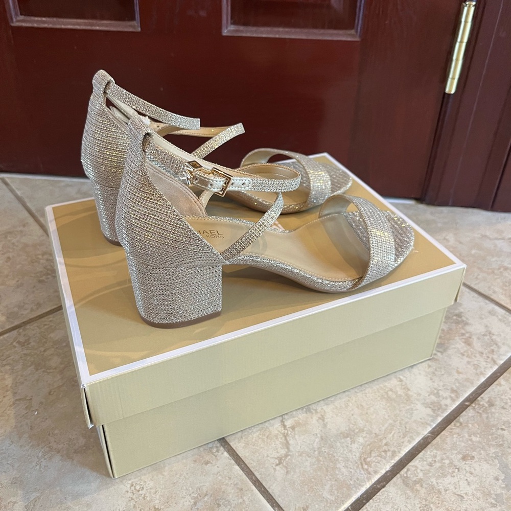 Michael Kors Gold Glitter Sandal Heel Size 7, Never worn - Picture 4 of 5